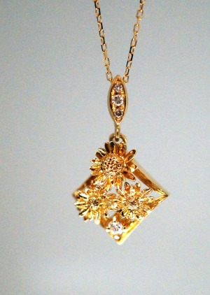 ジュエリーデザイナーユニット ”alluring bijou” 　4 jewelry designers unit 【alluring bijou】